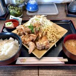 Toriichidai - 【日替わり】若鶏の唐揚げ・チリマヨソース（900円）