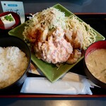 Toriichidai - 【日替わり】若鶏の唐揚げ・タルタルソース（900円）