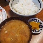 デブちゃん焼肉処 - ご飯、お味噌汁