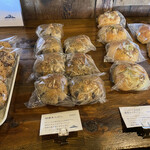 山の上ベーカリー&カフェ - ごまあんぱん！見たことない！こんなあんぱん！