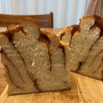 山の上ベーカリー&カフェ - ニョッキニョッキとシナモンロール。