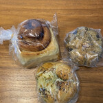 山の上ベーカリー&カフェ - みっつで千円。うーん、もっと買えば良かった。高いけど、価値ある！