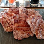 伊達の牛たん本舗 - 芯たんのアップ