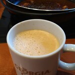 和食さと - さとバルは、カフェの利用もできる（カフェラテ）