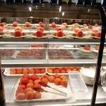 グリルキャピタル東洋亭 - トマトが、めっちゃ、並んでいます。
