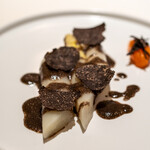 レストラン オオツ - 2021.2 ロワール産ホワイトアスパラガス トリュフヴィネグレットソース トリュフに1週間漬け込んだ卵黄