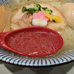 鯛塩そば 灯花 - 鯛塩らぁ麺玉子～透き通った綺麗なスープです！！