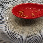 鯛塩そば 灯花 - 鯛塩らぁ麺玉子～本来の味を味わうために途中で胡椒や玄米は入れず最後に加えて味見♪♪