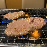 Horumon Yakiniku Tomiya - 塩タン