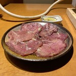 ホルモン焼肉 富や - 塩タン