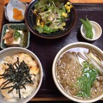 Tatsunoi - 辰ノ井定食(880円)丼は親子丼、蕎麦は温そば