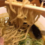 荒町商店中華そば ふじやま - モチモチ中太麺