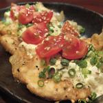 興 - 「とり天南蛮」：サクッと軽やか、ピクルスたっぷりのタルタルソースが香り豊か♪