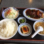 Honkon ryouriki sshouka - 香港豚角煮定食