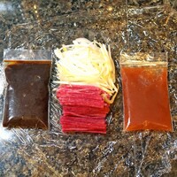 4000 Chinese Restaurant - 白ねぎ、紅大根の細切り と 自家製の梅ジャムと甘味噌ソース