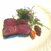 La Brianza - サカエヤさんの熟成牛サーロイン炭火焼きロメスコタスマニア産粒マスタード添え。サーロインだなんて豪華☆(≧▽≦) 旨み濃くジューシーいつも火入れ素晴らしくとてもとてもおいしい♡ この日何かお野菜が繊細☆