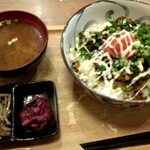 炭火野菜巻き串と餃子 博多うずまき - 高菜明太マヨ丼　680円(税込)
