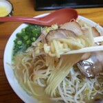 あかえラーメン - かんすいの効いた小麦の香り