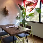 カーリー・テーブル - 