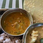 カーリー・テーブル - 