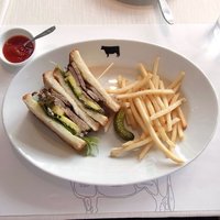 37 Steakhouse & Bar - サンドイッチランチ 1100円 のローストポークとパイン チャンキーサルサのサンドイッチ