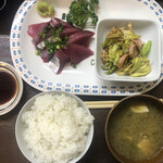 居喰処 光 - 2021/02/04
      本日のランチ カツオ刺定 500円