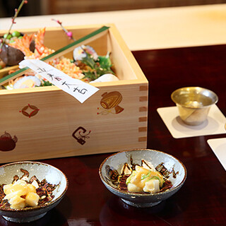 提供融合传统与现代的非传统日本料理