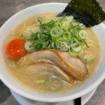 龍泉亭 - 濃厚白湯ラーメントッピング生卵