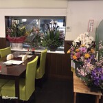 Ajinomise Iwashi - 開店祝の花が沢山