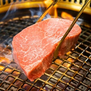 Specially selected Kuroge Wagyu beef is carefully selected and purchased mainly from Kyushu.