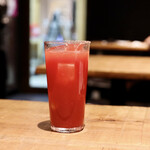 餃子とスパークリング バブルス - トマトチューハイ