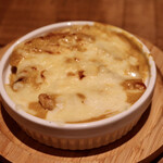 餃子とスパークリング バブルス - カレーグラタン餃子