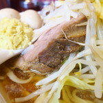 ラーメン二郎 - 豚の厚み