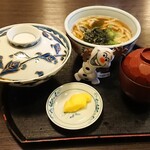 大安飲食 - 料理写真:丼は蓋で蒸されて完成します！