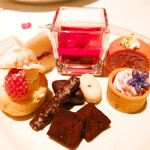 ロウリーズ・ザ・プライムリブ - 