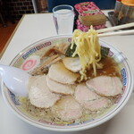 花岡食堂 - 肉そば（麺）