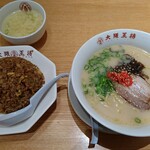 大阪王将 - 黒炒飯、とんこつラーメン