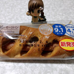 LAWSON - NL　もち麦のあらびきソーセージパン～☆