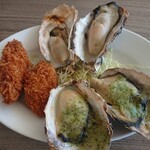 キンカウーカ・グリル＆オイスターバー - カキフライ 焼カキ、香草焼き牡蛎