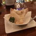 バー チャールストン - チャームは揚げカマンベール餃子