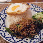 ガッパオ　ヌア　カイダオ(バジル入り豚挽肉炒めのご飯)