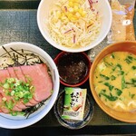 なか卯 - ローストビーフ丼
            サラダセット