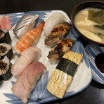 三郎寿司 - 穴子入りランチ（8巻、巻1本、お椀）　2,000円（税込）