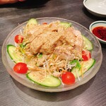 大阪王将 - 蒸し鶏のサラダ