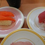 かっぱ寿司 - サーモンとマグロ。 サーモンはダメです。