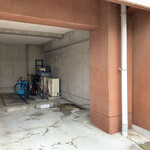 オステリア　オルカドーロ - 店舗西側に駐車場２台