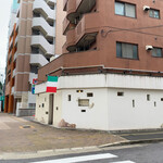 オステリア　オルカドーロ - 区役所前の江川線沿いです