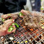 オカダ食品株式会社 - 牛タン 1.2～1.4mmカット ネギ詰め 焼き焼き風景