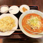 星宿飯店 - 味噌ラーメン・半チャーハン