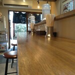 中華そばや 和凡 - 内観・カウンター